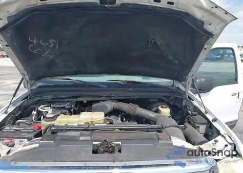 2002 Ford Excursion Xlt z USA, uszkodzony, nr VIN 1FMNU40L12EA14485